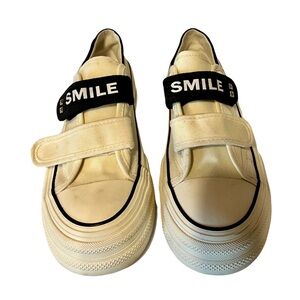 Women’s Fuersen Star White Round Toe Platform Sneakers Size 39